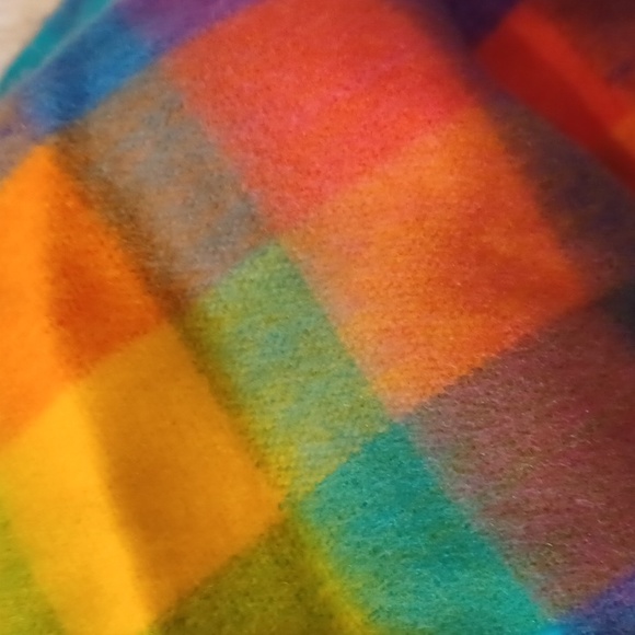 NWT Pokoloko Eye-catching Multi-Colored Check Seamless Scarf - Picture 5 of 9